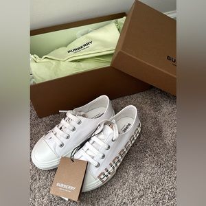 Brand new burberry kids shoes size 1